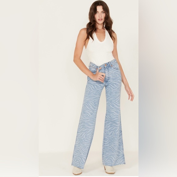 Wrangler Denim - WRANGLER Women's Meow Laser Tiger Print Wanderer Flare Jeans SZ 30/32 NWT